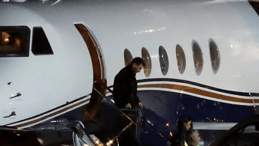 Lionel Messi está de luto y llegó por la noche a Rosario. Luego se dirigió al cementerio para despedirse de su padre Jorge Messi.