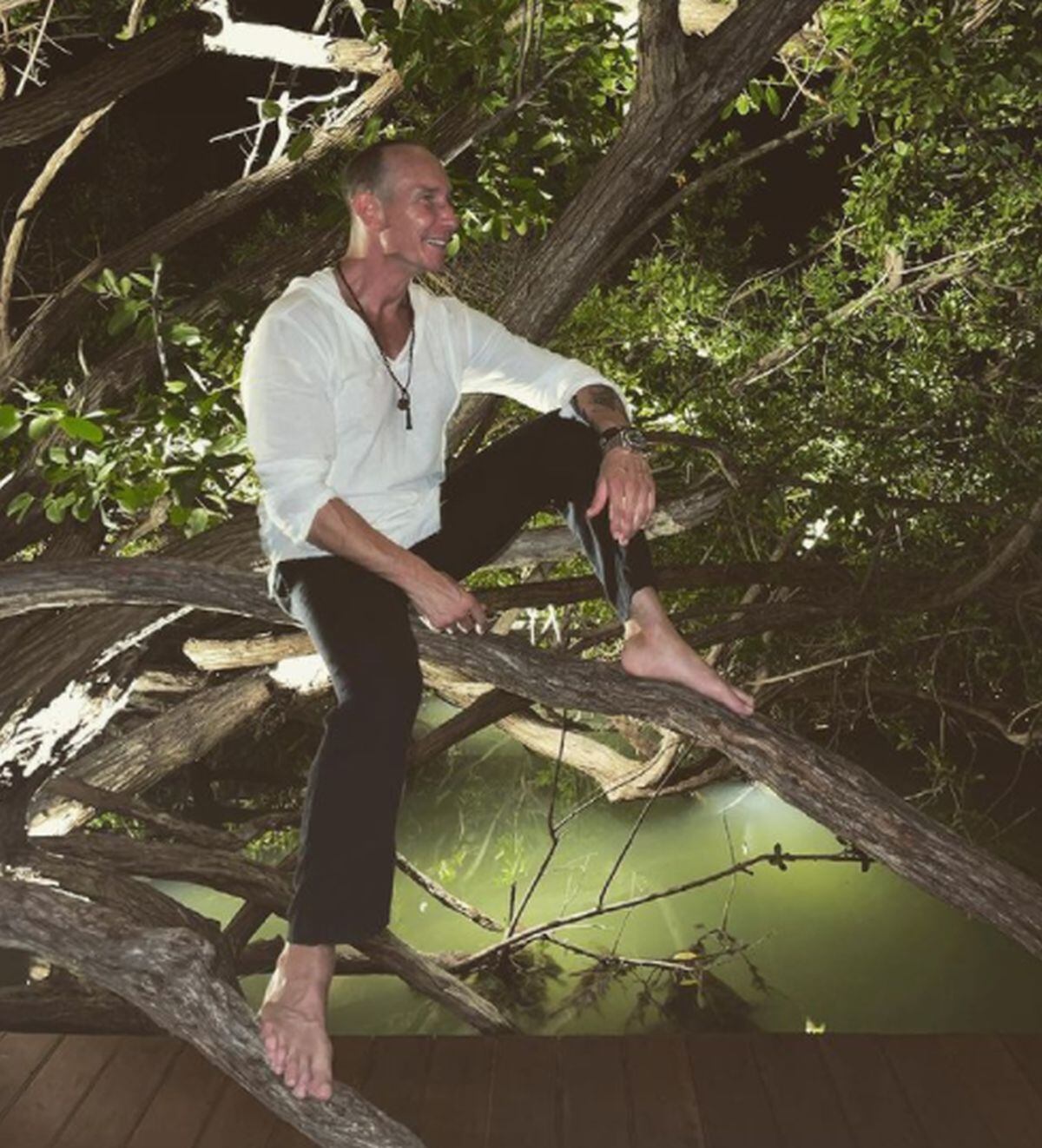 El ex Timbiriche con la misma ropa de la fiesta. (Foto: Erik Rubín)