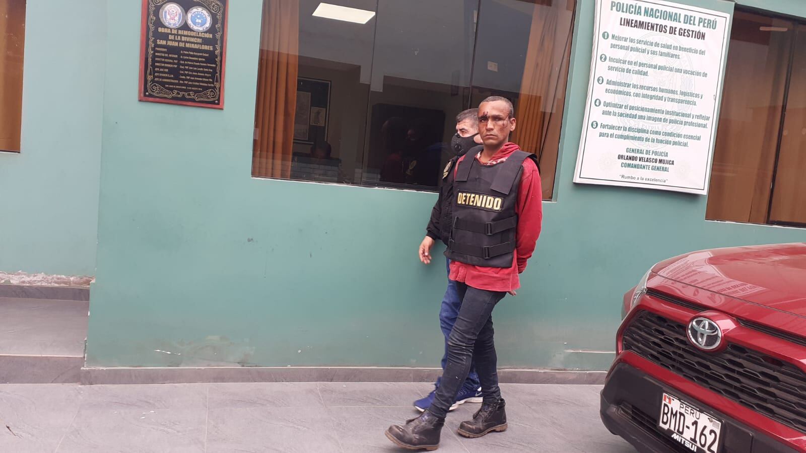 El vendedor de caramelos venezolano Diego Pastor Cordero Rodríguez (34), fue atrapado a golpes por un grupo de personas. (foto: Mónica Rochabrum/Trome)