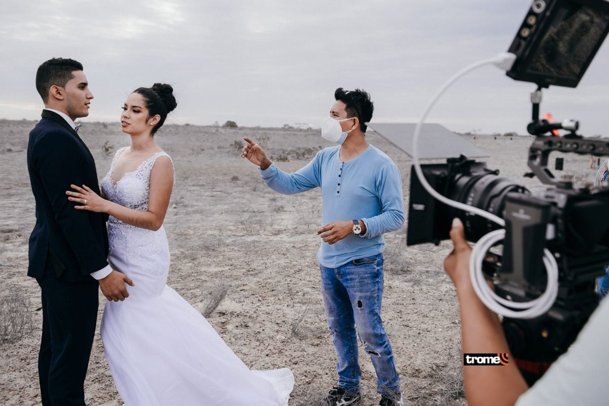 Aarón Loayza ha dirigido varios de los videos más exitosos de los grupos de cumbia más populares del Perú. Esta es su historia.