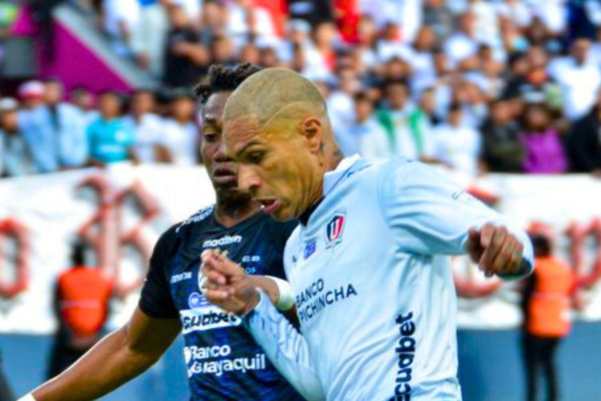 Paolo Guerrero Luchó 78 minutos para defender empate ante idependiente (@ldu_oficial)