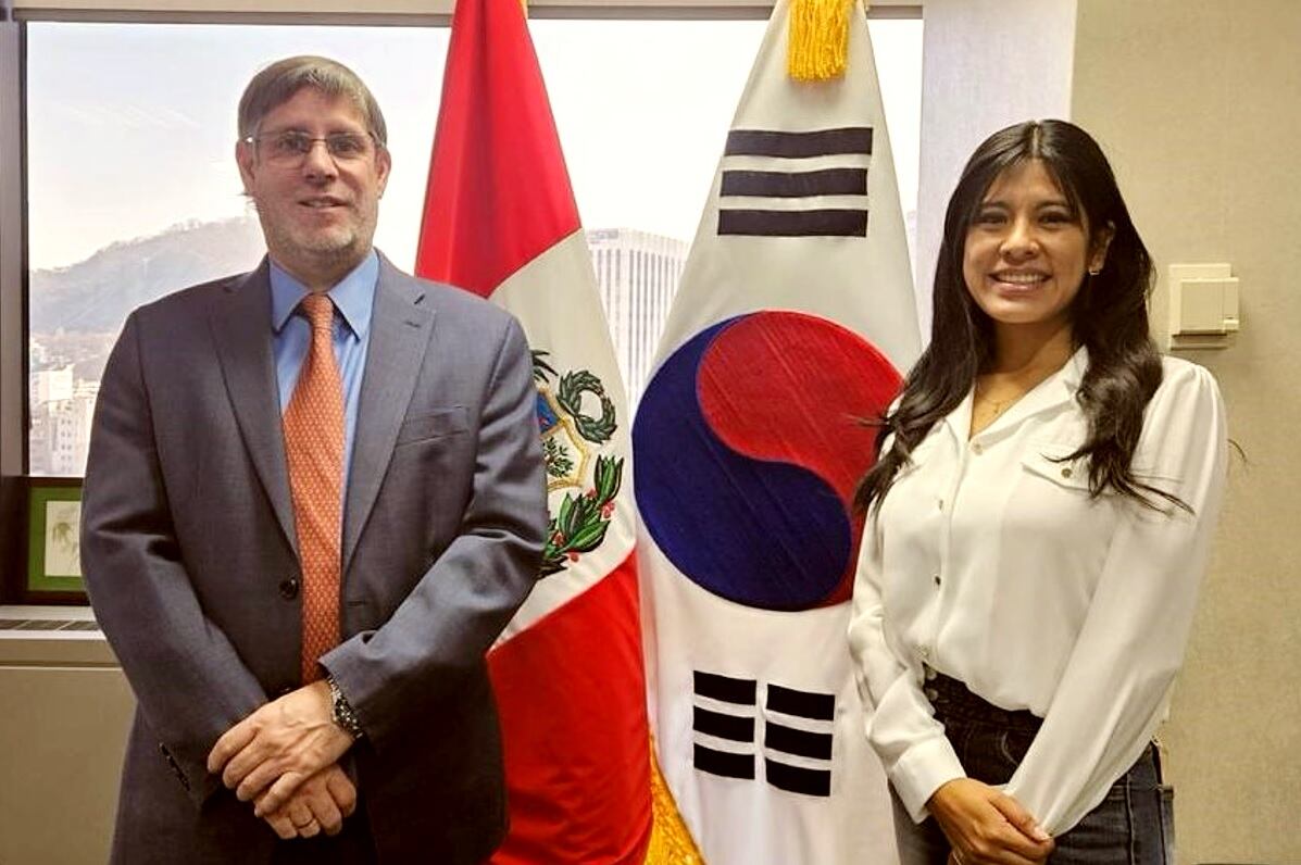 Capitana PNP Katherine Quiroz estudió becada en Corea del Sur. Logró segundo puesto de maestría de Gestión de Políticas de Salud y Financiamiento en la Universidad de Yonsei.