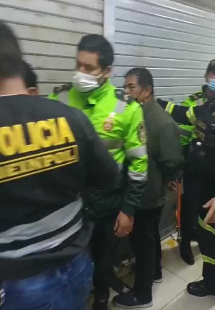 Sujetos, entre ellos un vigilante, iban a robar en galería Capón Center.