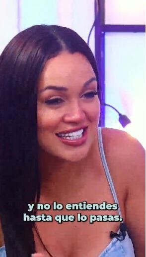 Angie Arizaga llora al recordar primeros días como mamá.