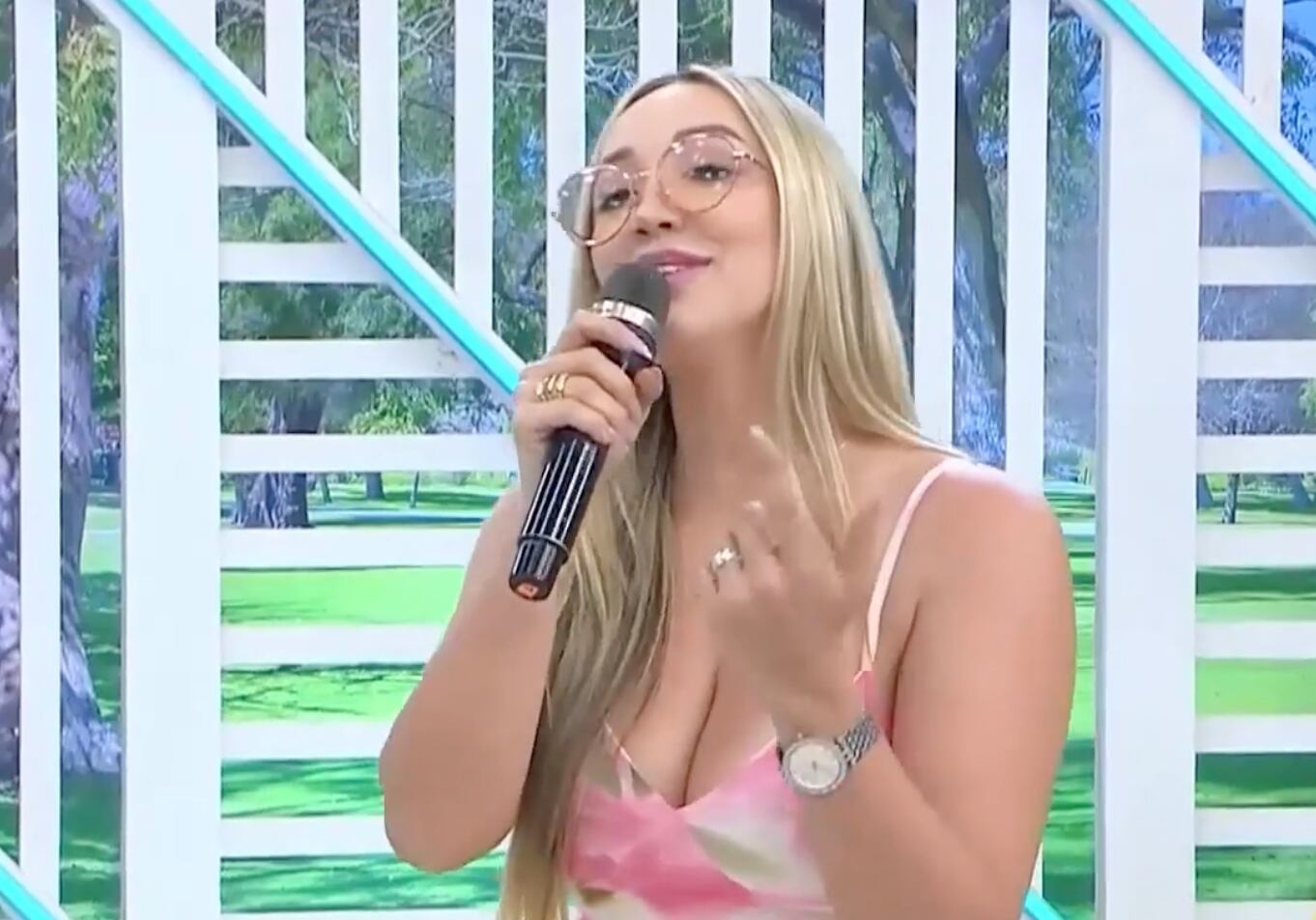 Romina Gachoy canta en vivo