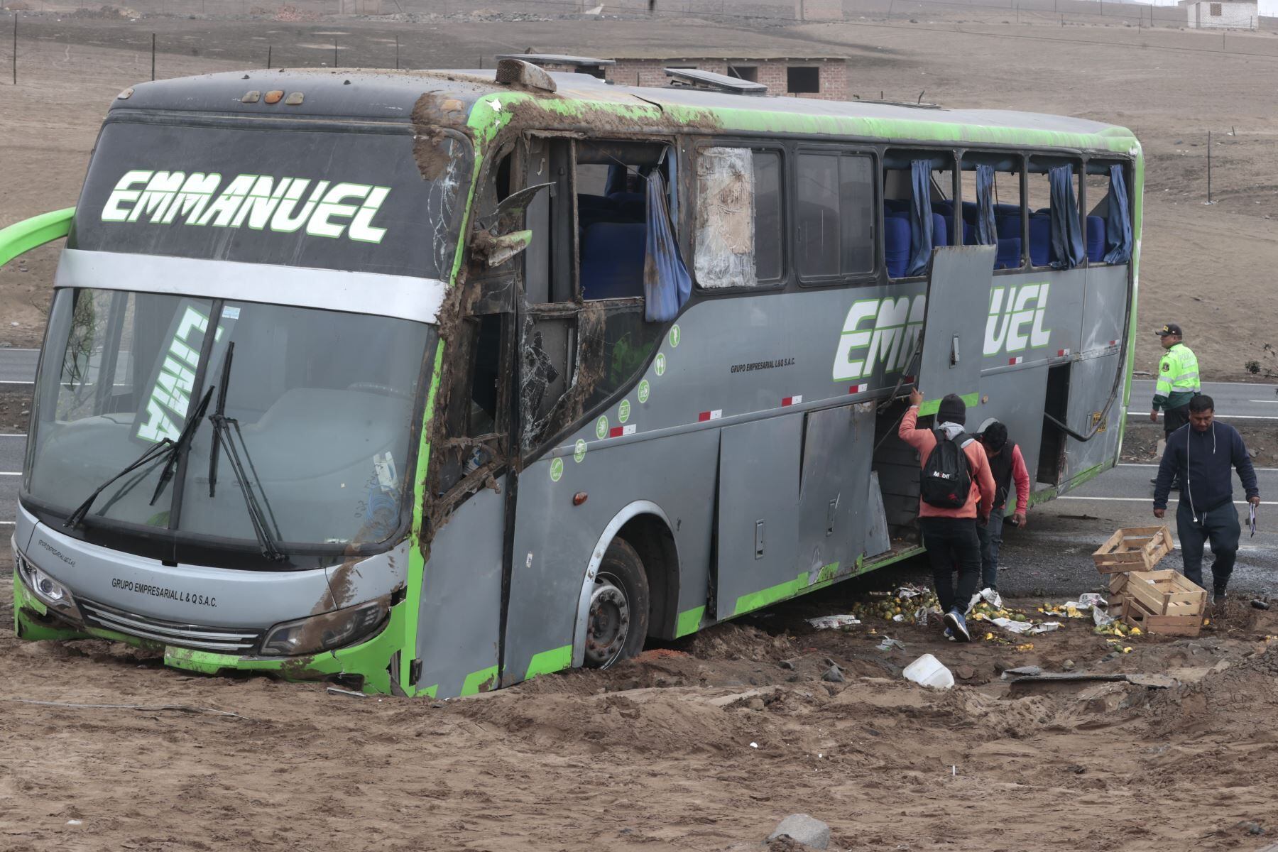 Así quedó el bus de la empresa Emmanuel.