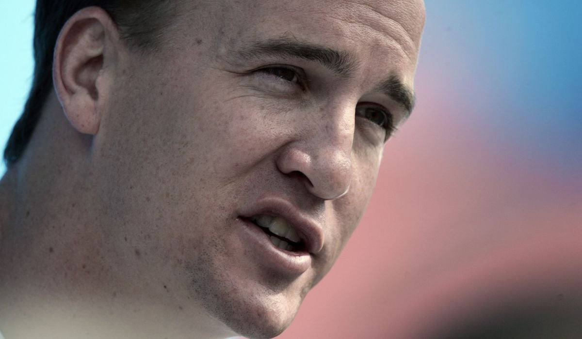 La vez que Peyton Manning respondía una pregunta a los medios en el Miami Dolphins Stadium para el Super Bowl XLI, en Miami, Florida, el 30 de enero de 2007 (Foto: Robert Sullivan / AFP)