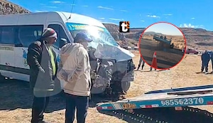 Juliaca: brutal choque entre minivan y motocarga deja tres pasajeros muertos en carretera