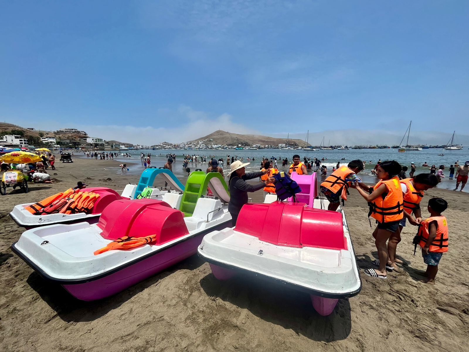 Los famosos pedalones de Naplo, el costo de alquiler es de 50 soles por una hora.