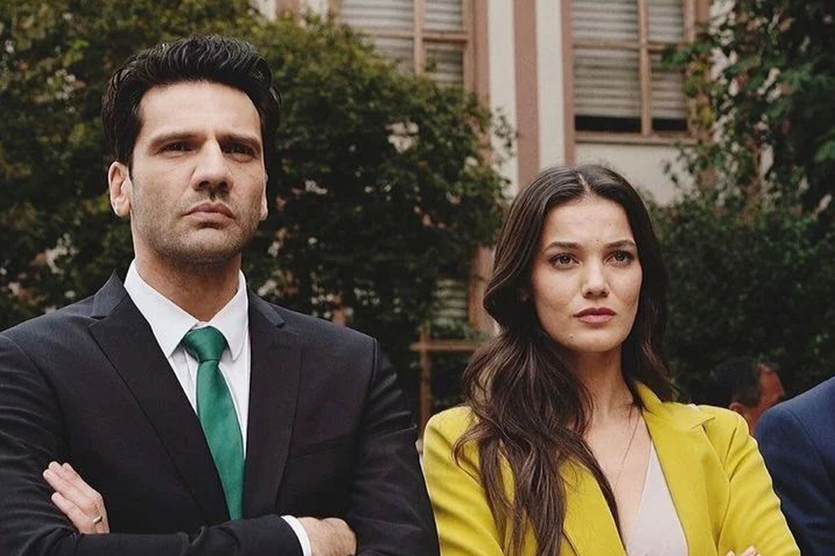 El fiscal Ilgaz Kaya y la abogada Ceylin Erguvan en una escena de "Yargi" (Foto: Ay Yapım)