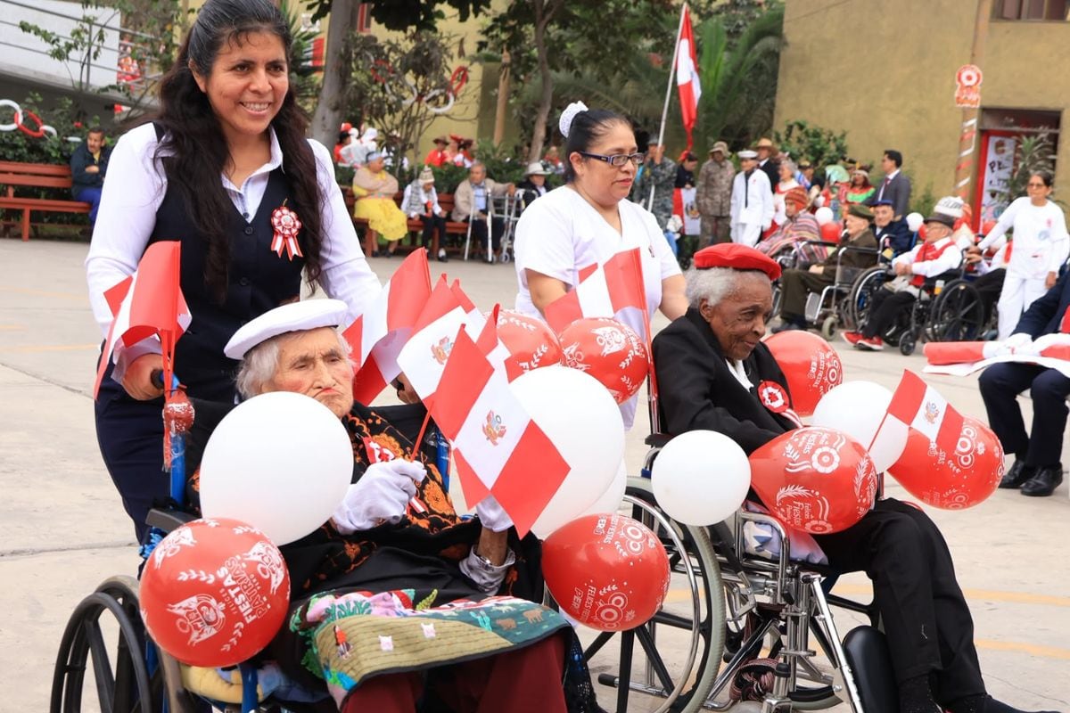 Los adultos mayores desfilaron y rindieron homenaje a la historia. Foto: Beneficencia de Lima.