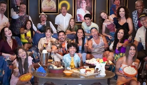 Elenco de Al fondo hay sitio se reúne para ver el estreno de la nueva temporada