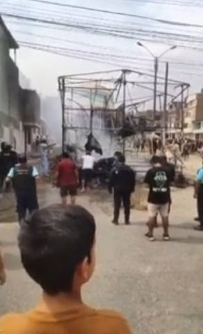 Inescrupulosos incendian juegos de niños en SJL.