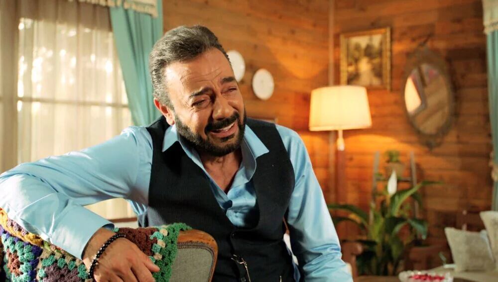 Fekeli llorando al enterarse de la muerte de Müjgan (Foto: Tims & B Productions)