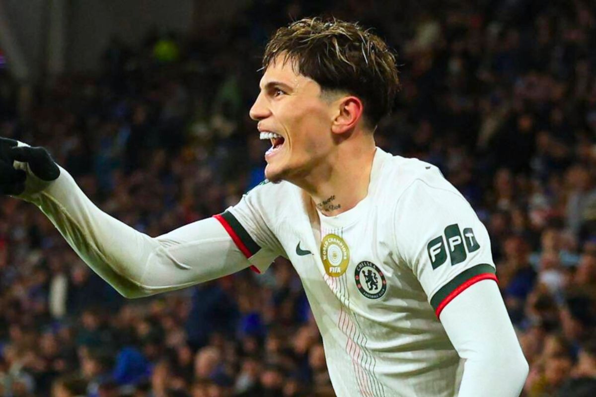 Garnacho festeja su doblete en la Carabao Cup (Foto: AFP)