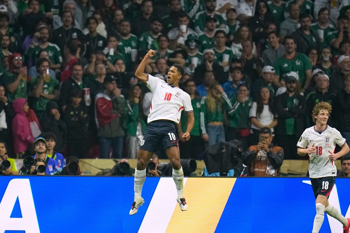 Jude Bellingham celebra uno de sus tantos ante México. (AP Photo/Ricardo Mazalan)