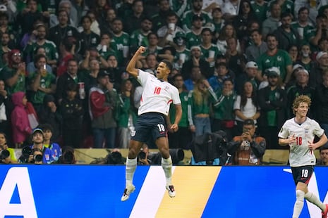 Jude Bellingham se luce con dos goles contra México en el Estadio Azteca | VIDEO