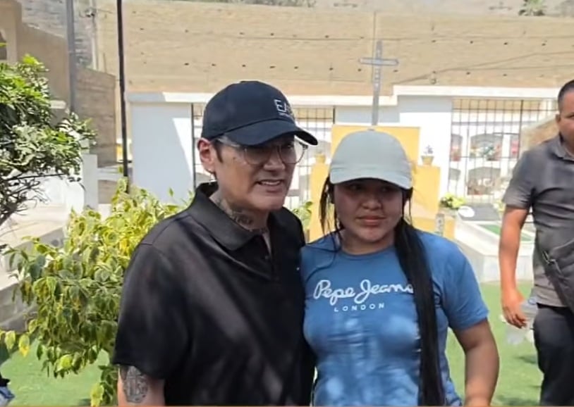 Chacalón Jr. se tomó fotos con sus fans en velorio de Pascualillo Coronado (YouTube Mika Tv Pedro Pacheco)