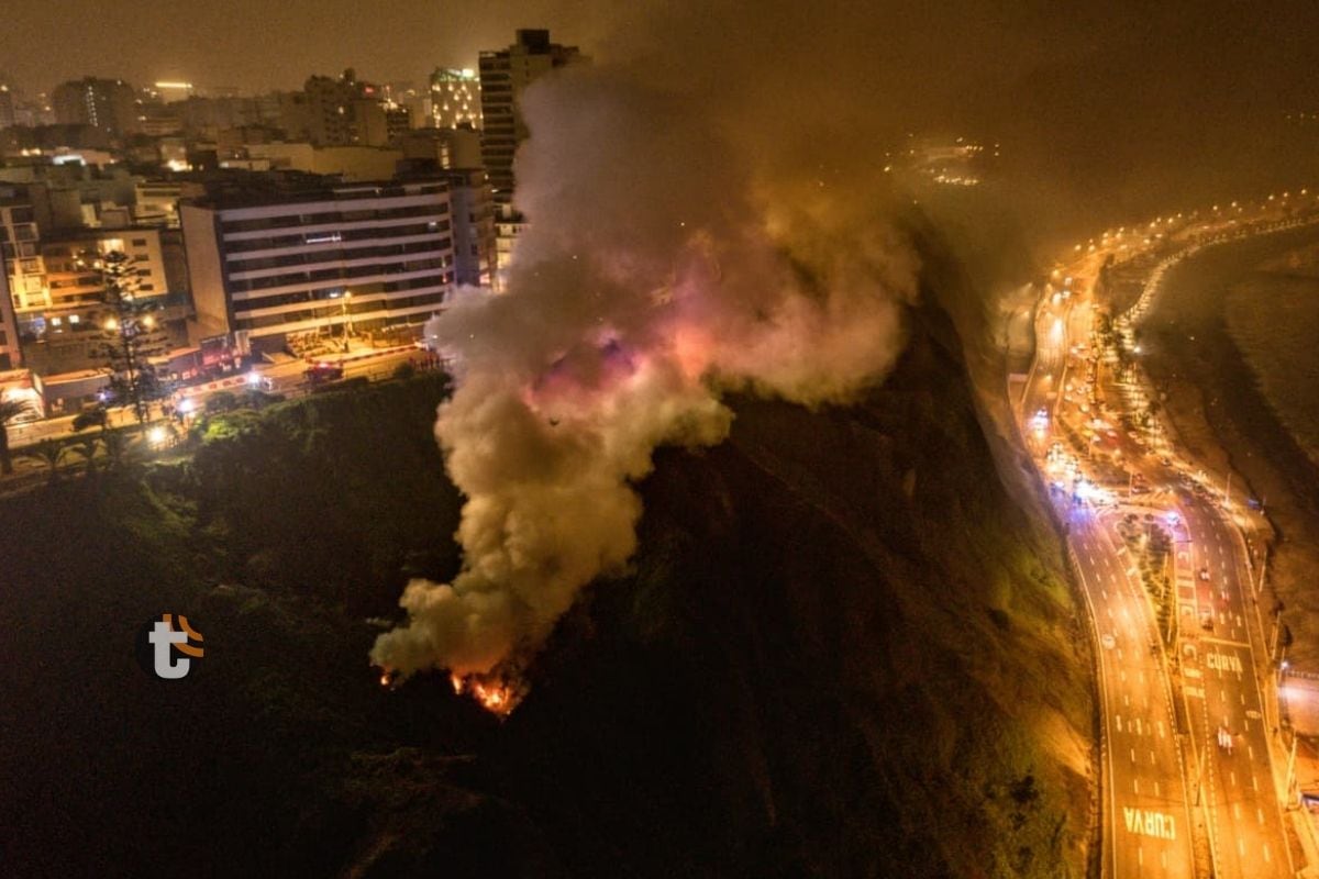 Fuego se extendió en casi 200 metros y se podía apreciar desde otros distritos (Foto: GEC)