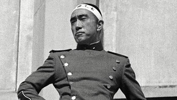En 1970, Yukio Mishima, uno de los grandes escritores de Japón, se suicida haciéndose el “harakiri”.