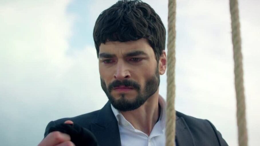 Akın Akınözü como el personaje de Miran en la telenovela turca. (Foto: Mia Yapim)