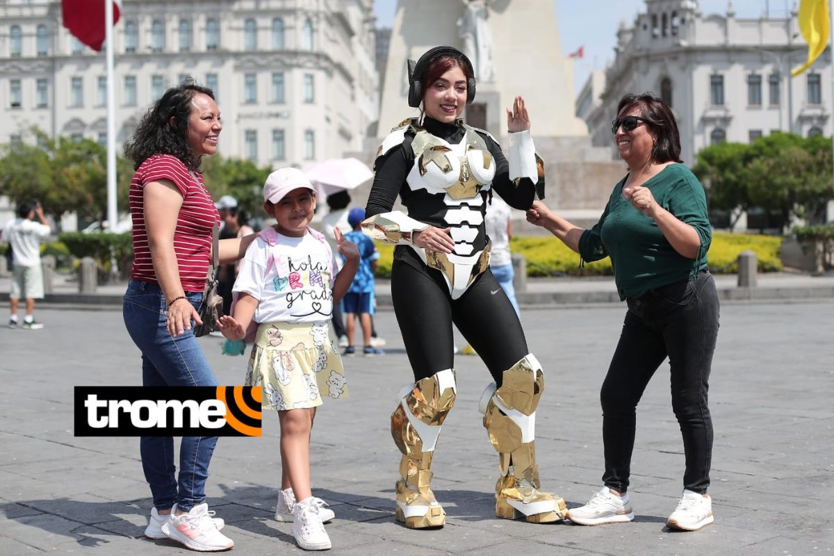 Familias de Lima confirman el cariño que se ha ganado Robotina. Foto: Jesús .Saucedo/Exclusivo Trome.