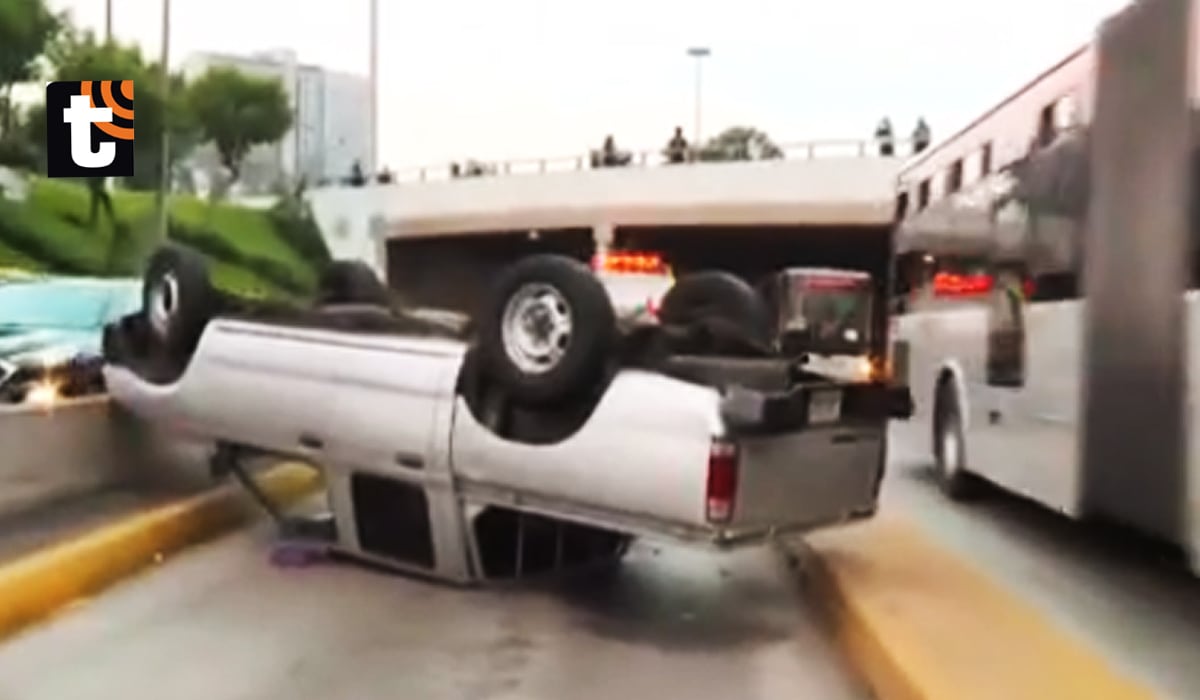 Camioneta del Congreso se vuelca en carril exclusivo del Metropolitano en Lima