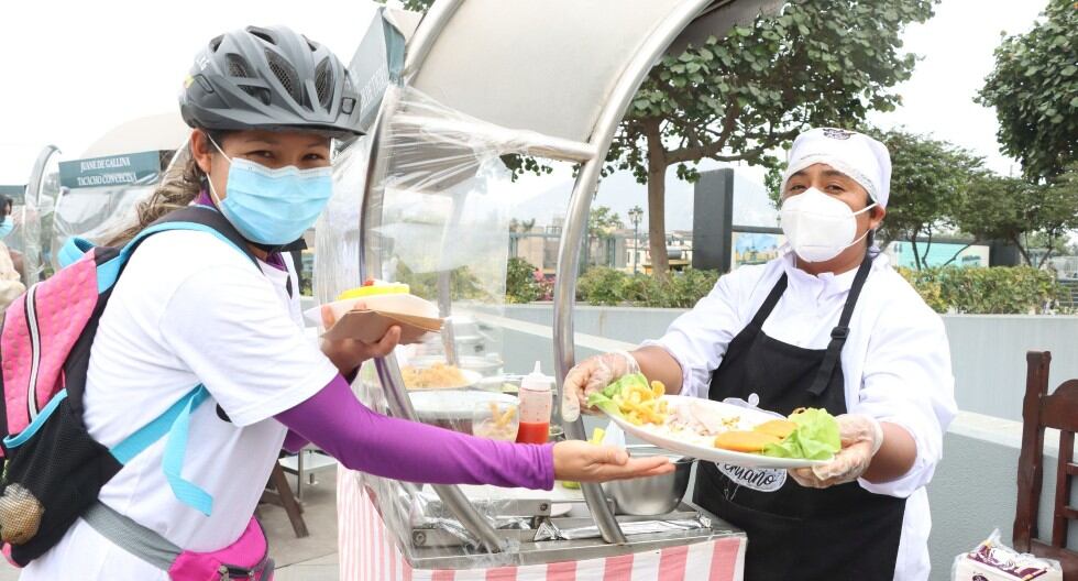 El cebiche es delicioso platillo que se disfruta no solo en restaurantes sino en módulos o carritos gastronómicos. (Municipalidad de Lima)