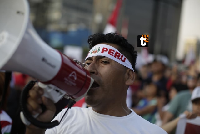 Cientos de personas se concentran en la Avenida de La Peruanidad en el Campo de Marte de Jesús María, para protestar contra el jefe de la ONPE Piero Corvetto y el presunto fraude reclamado por el partido de Renovación Popular.
Fotos: Julio Reaño/@photo.gec