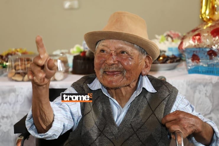 Marcelino Abad, don 'Mashico', es un peruano 'supercentenario'. Por muchos años vivió solo y sin los servicios adecuados, hoy ya recibe cariño y atención. (Isabel Medina / Pensión 65/Trome).