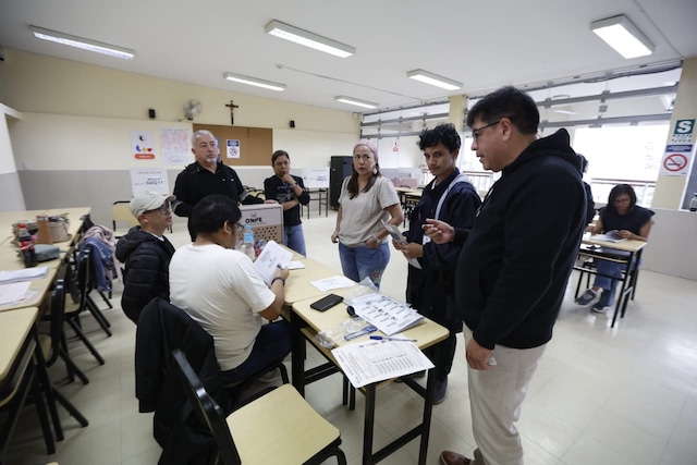 Personeros de ambos candidatos también participan de esta jornada electoral (Foto: César Bueno)