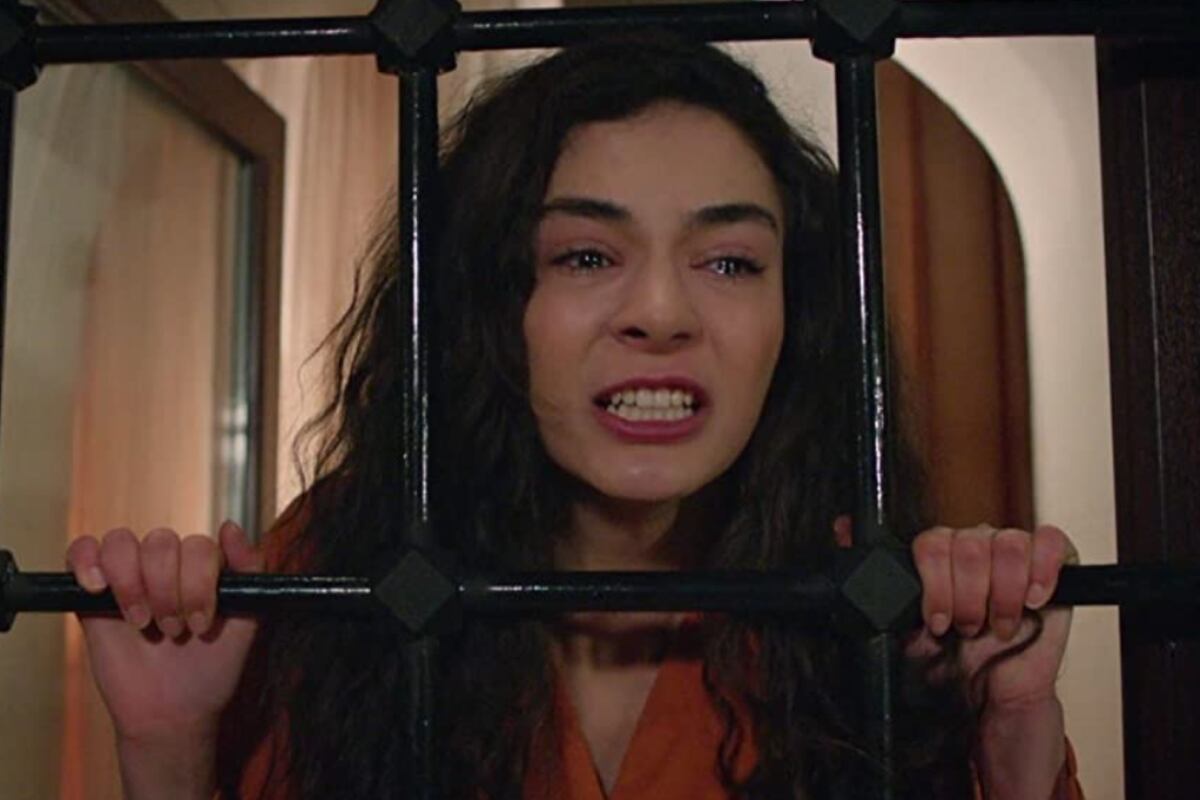 Reyyan en una escena dolorosa de "Hercai". (Foto: Mia Yapim)