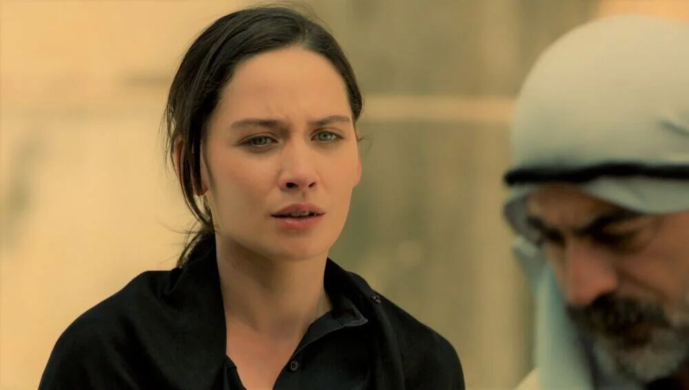 La actriz İlayda Çevik como Betül Arcan Yaman en la telenovela turca "Tierra amarga" (Foto: Tims & B Productions)