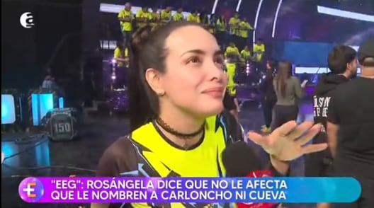 Rosángela Espinoza asegura que se baña en aceite.
