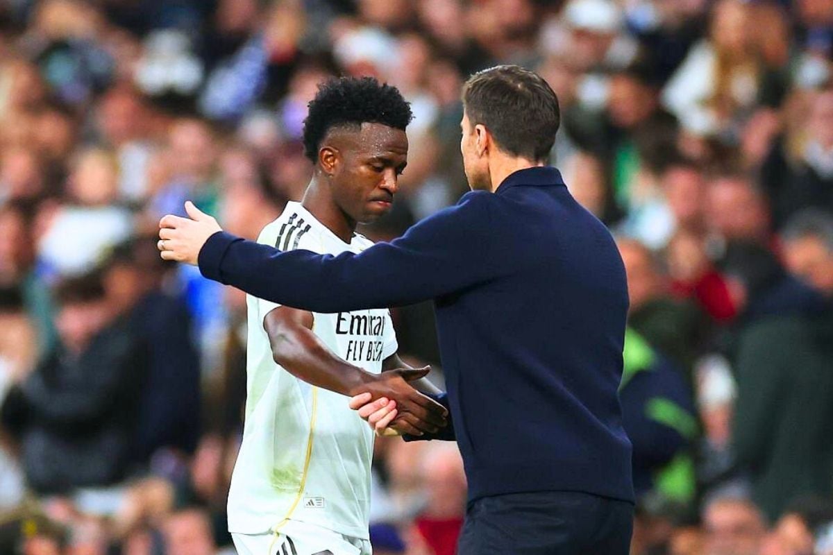 Xabi Alonso terminó sacando a Vini del duelo ante Betis (Foto: Getty Images)