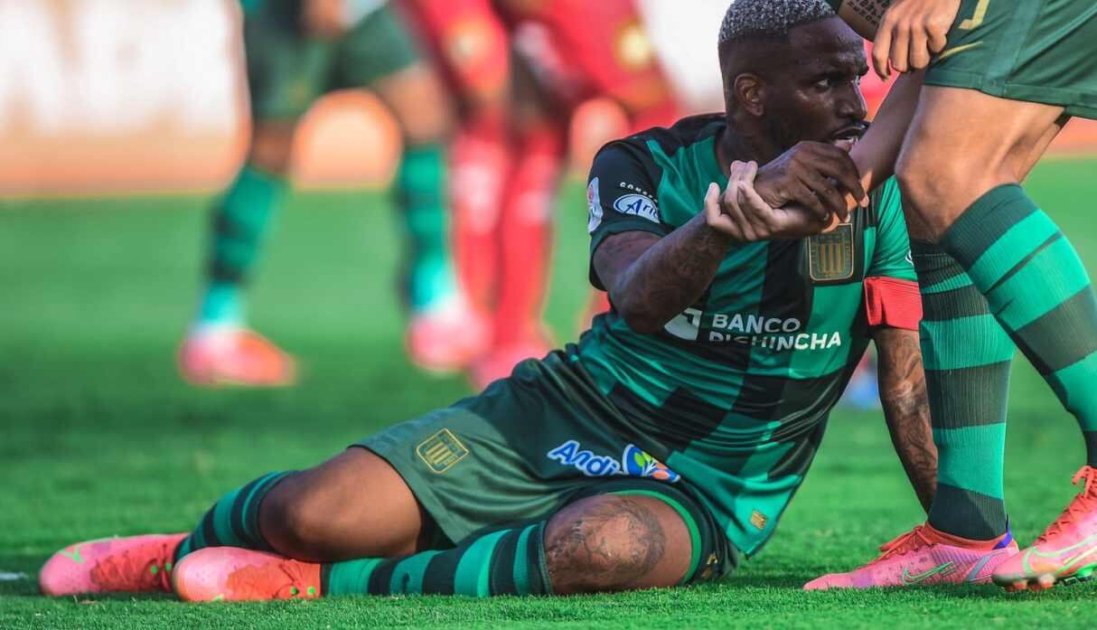 Jefferson Farfán tuvo algunas lesiones durante su vuelta a Alianza en 2021 (Foto: Alianza Lima)
