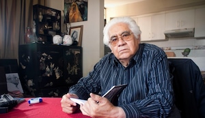 El Búho y un escritor de la calle