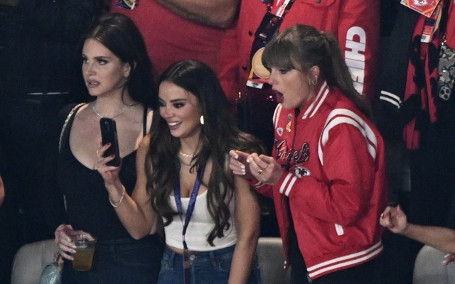 Taylor Swift asistió al Super Bowl y se ubicó en una suite acompañada de familiares y varios famosos. (Foto: Patrick T. Fallon / AFP)