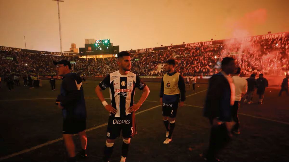 Indecopi sancionó a Alianza Lima con S/ 2.4 millones por el apagado de luces en Matute durante la final de la Liga 1 2023. El club sostiene que no hubo riesgo para los asistentes y prepara su defensa. Foto: GEC.