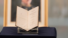 Histórico hallazgo: recuperan libro único con la firma de Enrique Bolognesi tras más de 100 años fuera del Perú