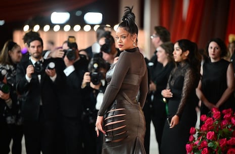 Rihanna presumió su embarazo en la alfombra roja de los Oscar