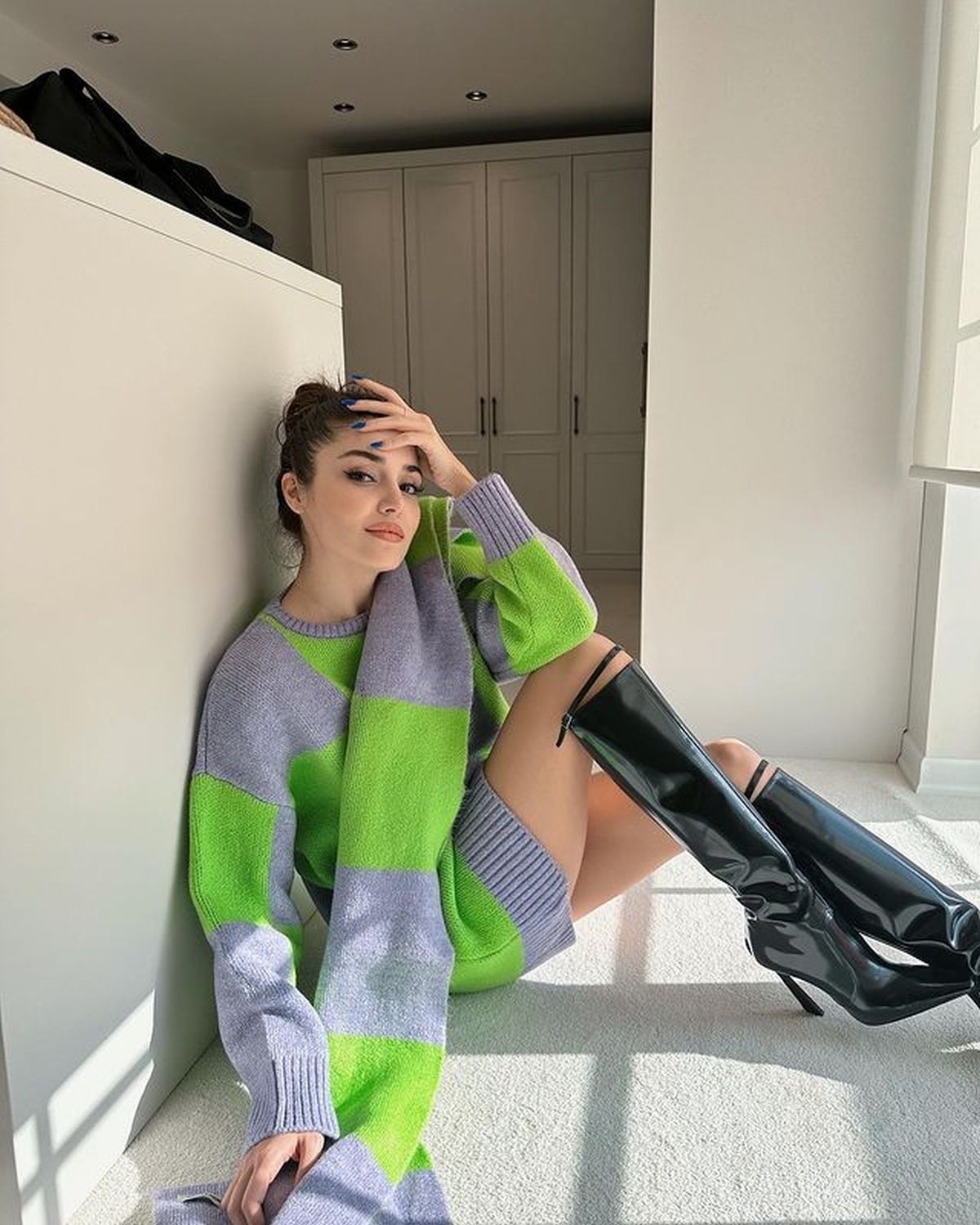 La actriz mide 1.75 m (Foto: Hande Erçel / Instagram)