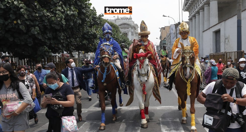 Policías realizan representación de la Bajada de Reyes en Lima. (Entrevista: Isabel Medina / Trome / Fotos: Britanie Arroyo)