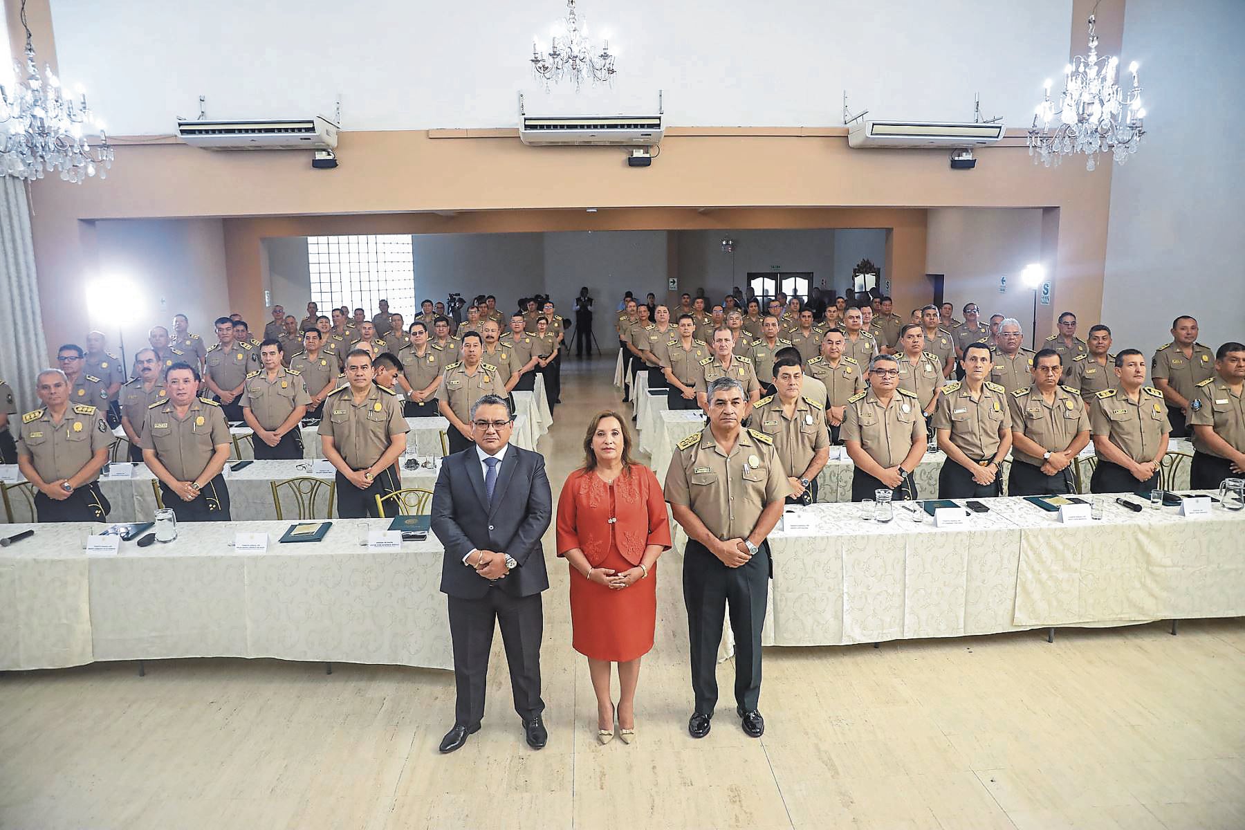 Juan Santiváñez, Dina Boluarte y Víctor Zanabria.
