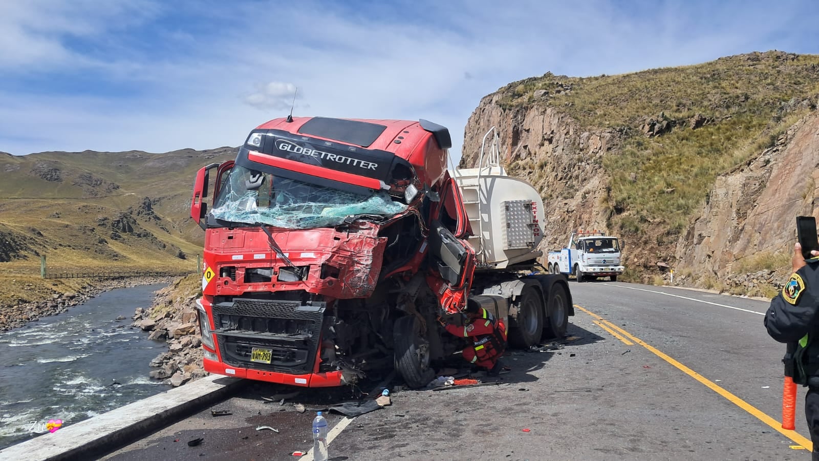 Lamentable accidente en la vía Arequipa-Juliaca. (@photo.gec)