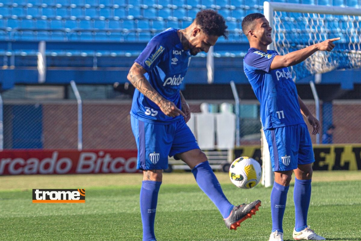 Paolo Guerrero hizo fútbol por la tarde con Avaí (Foto: @avaiFC)