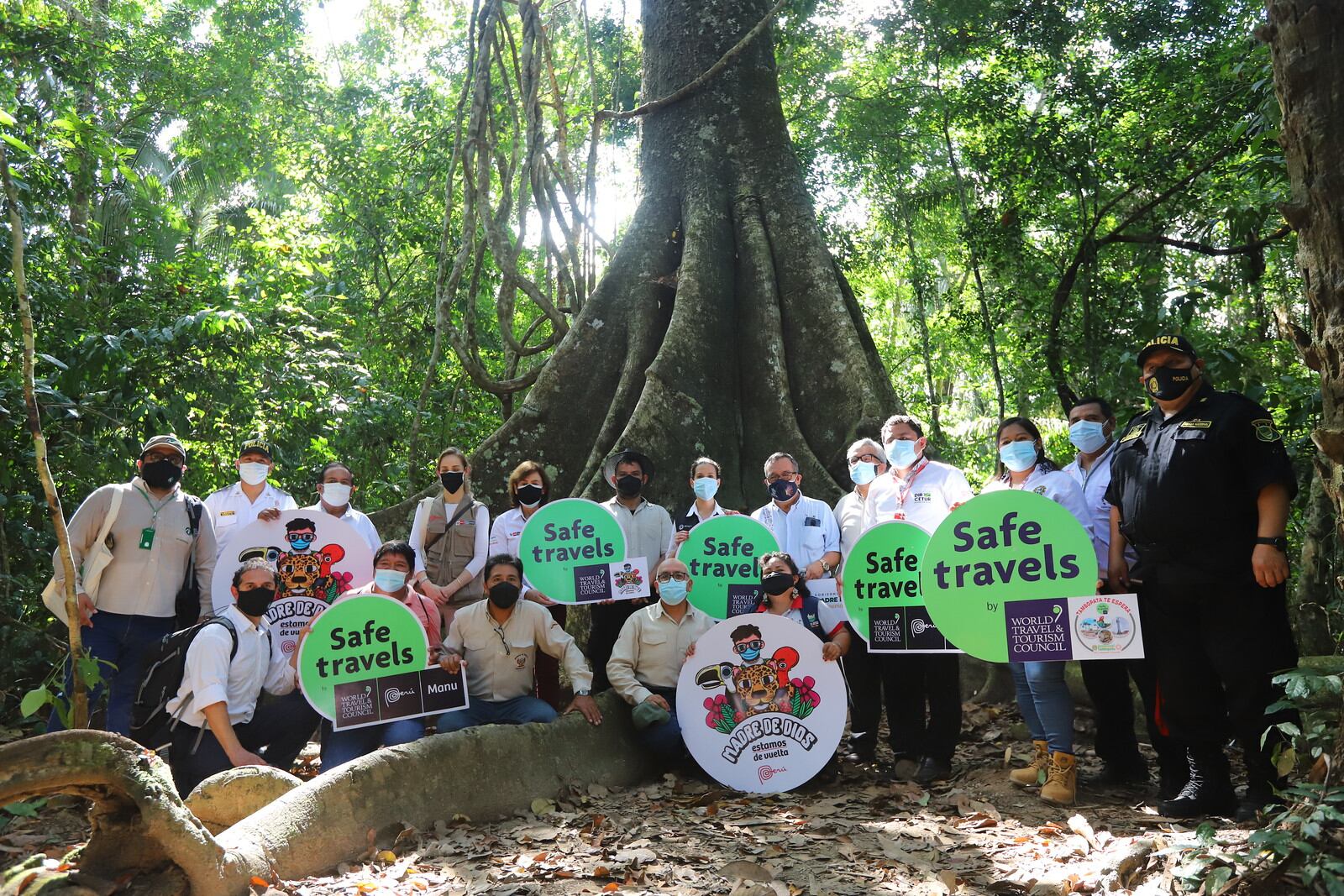 La ministra de Comercio Exterior y Turismo, Claudia Cornejo, entregó el sello internacional ‘Safe Travels’ que los califica como seguros ante la COVID-19. (Foto: Mincetur)