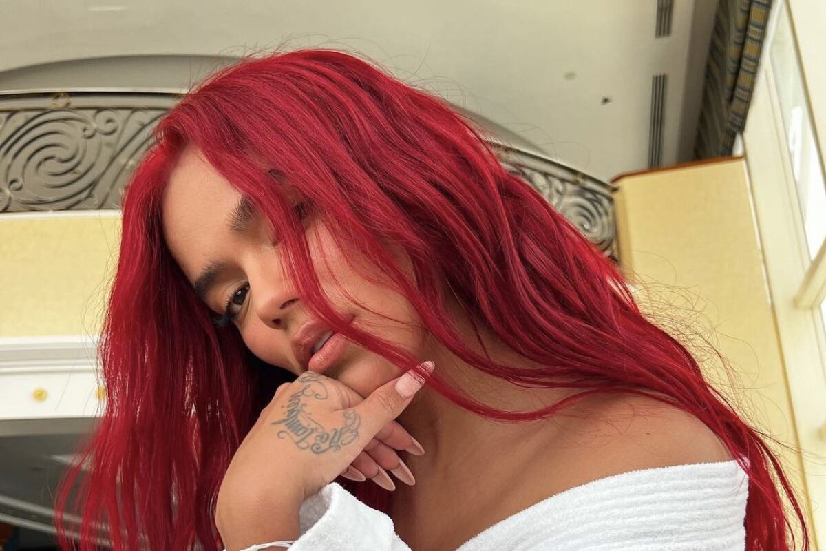 La cantante urbana se pintó el cabello de color rojo en agosto de 2022 (Foto: Karol G / Instagram)