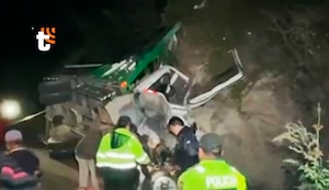 Accidente en Huarochirí: dos muertos y un herido tras choque de camión con una roca