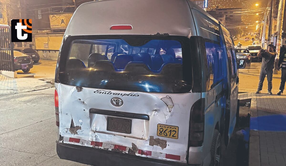 Agentes de la Brigada Especial Contra el Crimen de Lima Sur (Brecc) intervinieron el vehículo tipo combi de placa A6J-752 en un paradero informal.